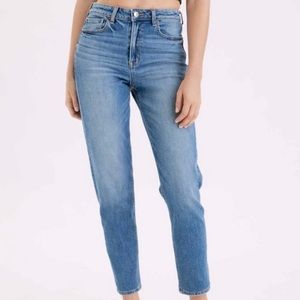American Eagle Mom Jeans Light Wash Size 2 Regular
